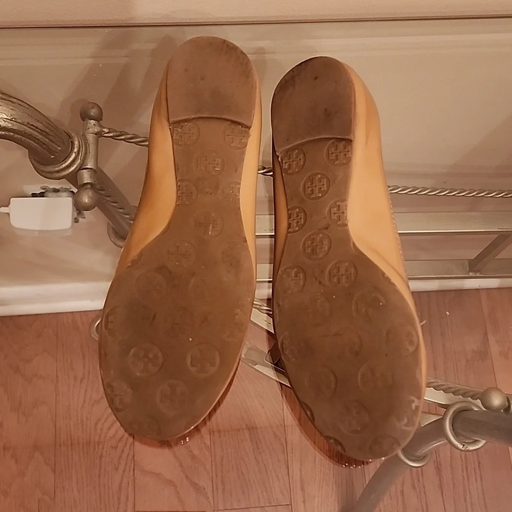 Tory Burch beige flats size 8.5 - Picture 2 of 2